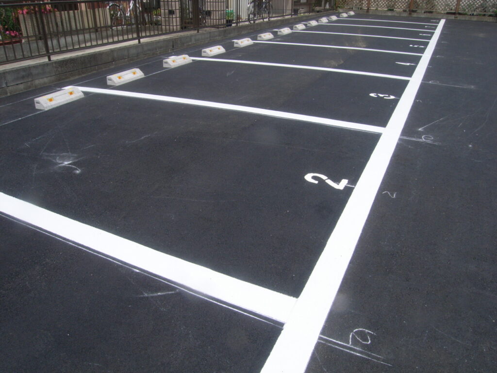 海老名の砂利駐車場をアスファルト舗装に|24台分を2日間で施工