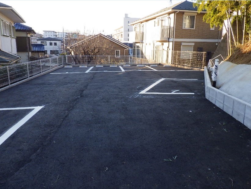 住宅街の空いた土地に駐車場を新設|一戸建の駐車場の施工事例