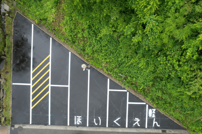 保育園の駐車場舗装｜古い舗装をはがして新しく打ち替えた施工事例(写真1)