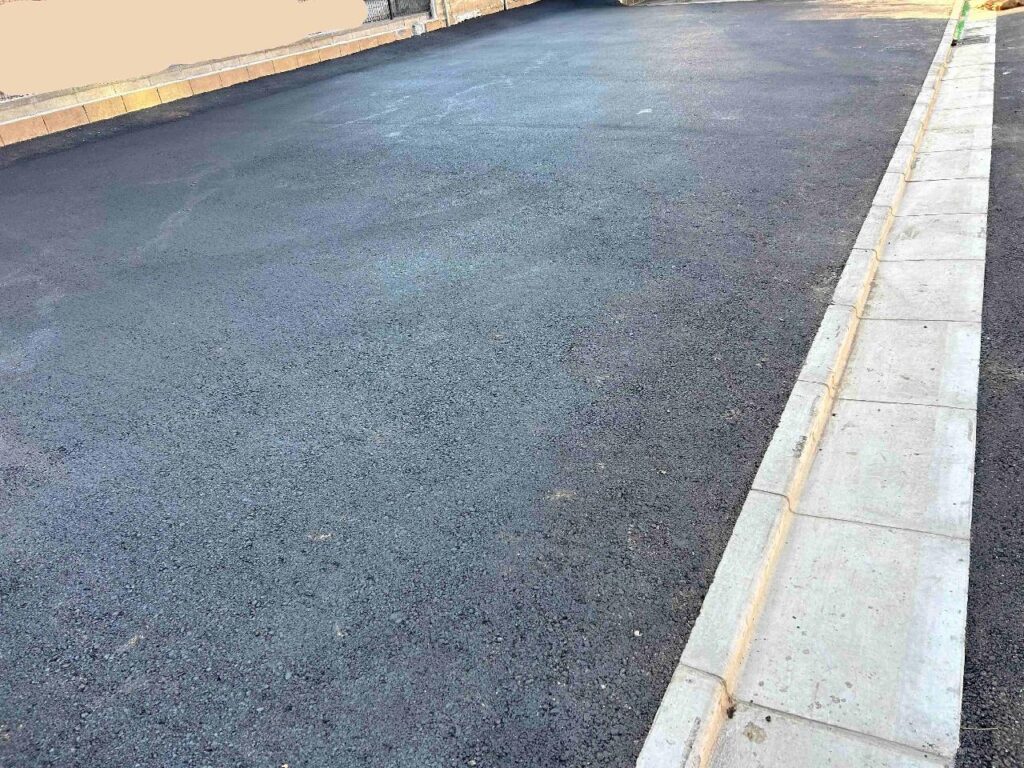 駐車区画ライン設置前の駐車場