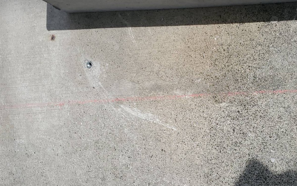 コンクリートに打ち込んだアンカーの状態