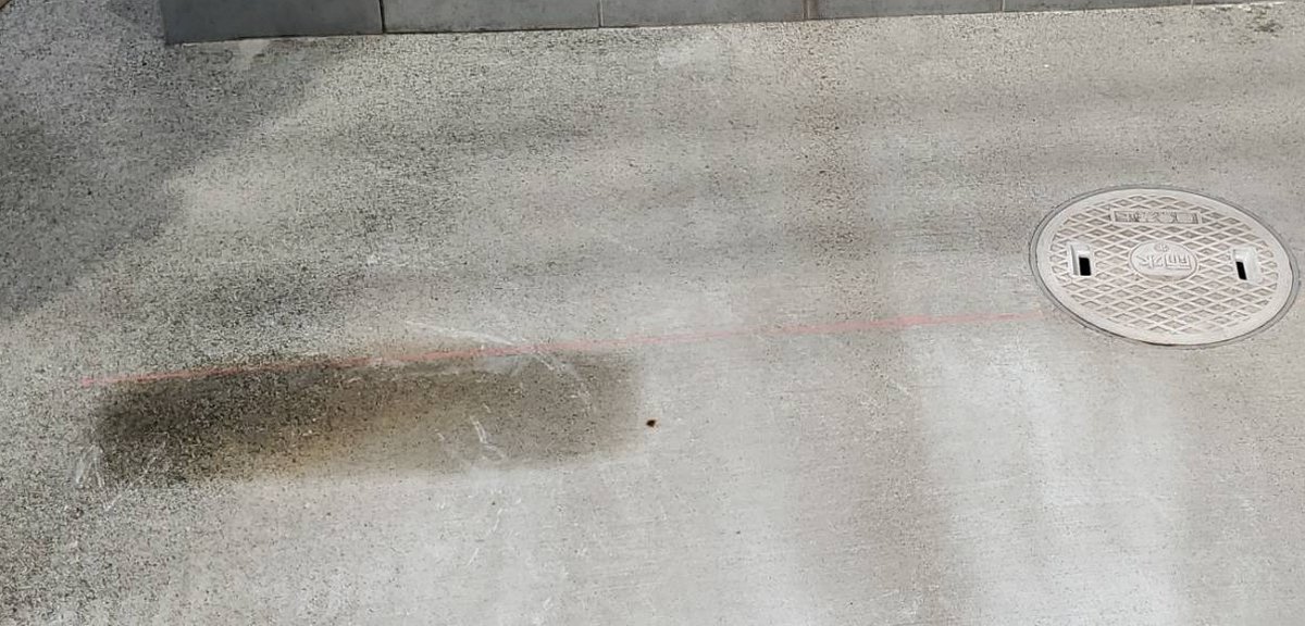 施工前のコンクリート土間の駐車スペース